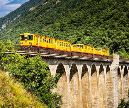 Visitez les Pyrénées Catalanes à bord du Train Jaune